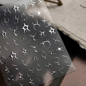 Silberne 3D-Nagelaufkleber TL-395 im Punk-Stil mit flüssigen Kurven und Strasssteinen