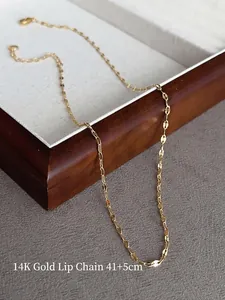 Detail of 14K gold-plated lip chain necklace with adjustable 41+5cm extension link