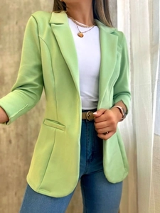 Elegante blazer verde claro para mujer con manga larga y diseño minimalista de cuello de solapa