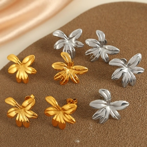 Vintage Stainless Steel 18K Gold Plated 3D Flower Stud Earrings Minimalist Floral Petal Earrings For Women Fashion Jewelry