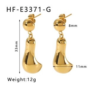 Detailed view of 18K gold plated teardrop earrings with 33mm height and 12g weight