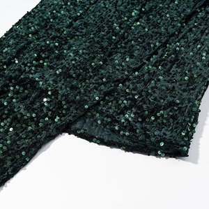 Fashionable dark green sequined sleeveless dress with tailored 3D cut and reflective finish