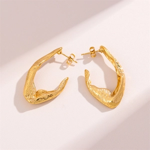 Boucles d'oreilles chic en acier inoxydable doré 18K avec un design torsadé irrégulier