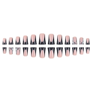Faux ongles French rose et noir avec fleurs 3D et strass brillants pour une manucure chic