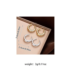 Detailed comparison of 24mm gold and silver chunky hoop earrings with size and weight specs