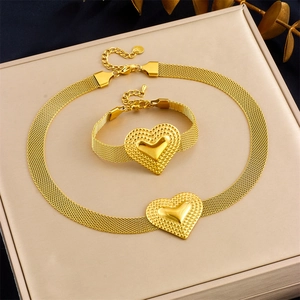 Goldschmuck-Set mit Netzkette und Herzanhängern inklusive Halskette und Armband