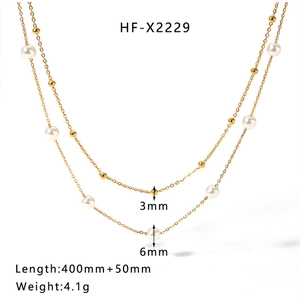 Vue détaillée du collier double rang doré avec perles de 6mm et billes de 3mm