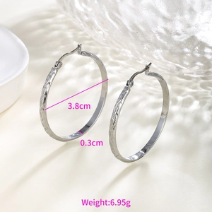 Macro shot of silver chain texture large hoop earrings with 3.8cm diameter and 0.3cm width