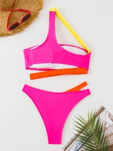 Elegante bikini monospalla color-block rosa e giallo per abbigliamento mare