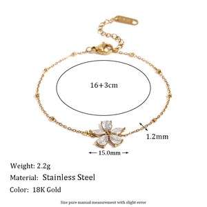 Elegantes 18K vergoldetes Edelstahlarmband mit Zirkon-Blumenanhänger und Perlenkette