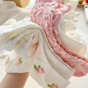 Japanische Socken für Damen in Pastelltönen mit Blumenstickerei und Spitzenbesatz