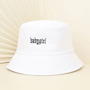 Cappello da pescatore in tela bianca con ricamo BABYGIRL nero per protezione solare