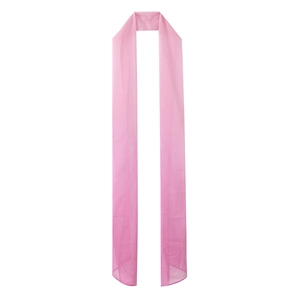 Dettaglio di una sottile sciarpa in rete rosa con trama in chiffon leggera e traspirante