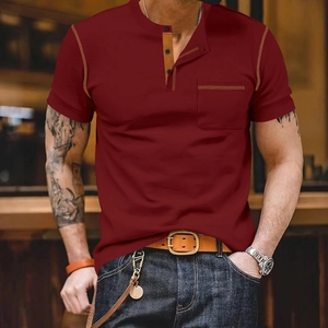 Polo Henley homme rouge foncé à manches courtes avec coutures contrastées jaunes