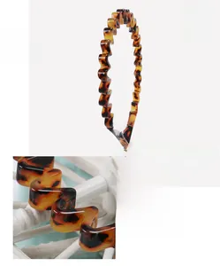 Macro detail of 8mm thick wavy acetate headband with tortoiseshell pattern and 18.9g weight