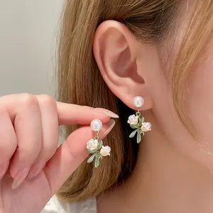 Boucles D'oreilles Fleur Muguet Feuille Émail Alliage Künstliche Perle Tige En Argent Sterling 925 Doux Pour Femmes