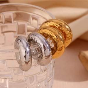 Orecchini a cerchio cavi e spessi placcati oro 18K e argento con trama in pelle di serpente