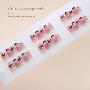 Roze cat eye kunstnagels met blush verloop, strikjes en stijlvolle polkadot patronen
