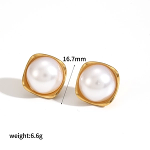 Minimalistische quadratische Perlenohrstecker aus 18K vergoldetem Edelstahl für Damen