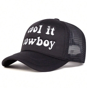 Cappellino trucker nero con ricamo cool it cowboy bianco e rete traspirante