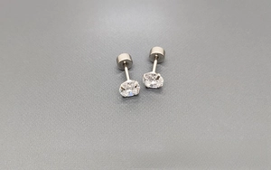 Detail of round cut cz stud earrings in 316L stainless steel with secure butterfly backings