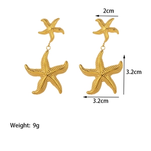 Golden starfish pendant necklace in 18K gold finish with size and weight measurements