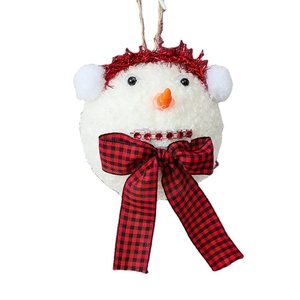 Testa di pupazzo di neve in peluche con cappello di paillettes rosse e fiocco scozzese