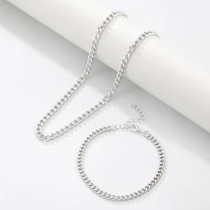 Set gioielli catena cubana da uomo con collana e bracciale in argento su base bianca