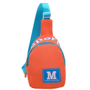 Sac de poitrine sport orange et bleu pour enfants avec imprimé M et sangle