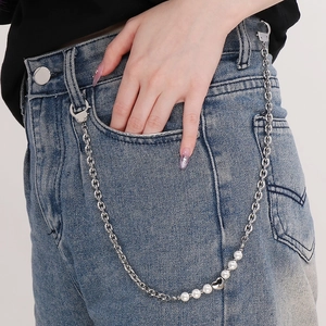 Chaîne de taille punk en acier titane avec maillons argentés et perle cœur blanc