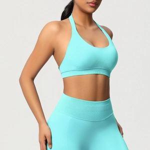 Détail de l'ensemble de yoga sans couture bleu menthe avec taille haute et maille côtelée