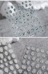 Gedetailleerde 5D-reliëf nagelstickers met marmeren rozen en klassieke zegels