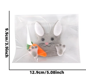 Vue détaillée de la taille du lapin de Pâques en feutre gris avec carotte et mesures