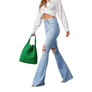 Jean évasé taille haute pour femme, délavé bleu clair avec déchirures pour l'été
