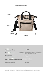 Vue détaillée d'un sac en toile beige montrant les dimensions et les bandoulières
