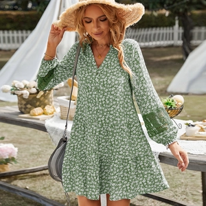 Women's casual green floral dress with lace patchwork sleeves for summer vacation