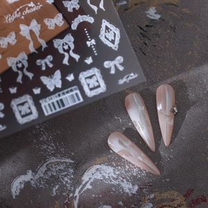 Stickers à ongles 3D en relief avec nœuds blancs et papillons pour manucure élégante