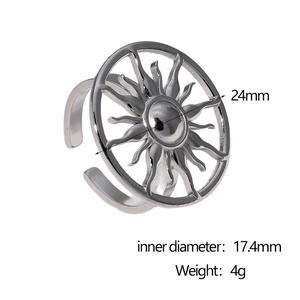 Detailed view of silver sunburst ring with dimensions 17.4mm inner diameter and 4g weight