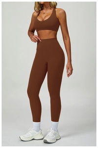 Dettaglio completo completo yoga marrone scuro senza cuciture con reggiseno e leggings a vita alta