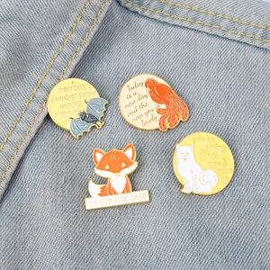 Ensemble de Broches en Émail Animaux de Dessin Animé Drôle Renard Chauve-souris Chien Phénix Badge Avec Citations Inspirantes