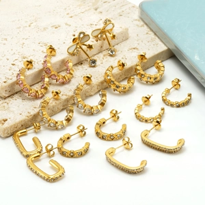 Ensemble de boucles d'oreilles dorées 18k avec zircons roses et blancs sur pierre