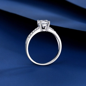 Classic S925 sterling silver four-prong cross hollow ring with 1 carat moissanite