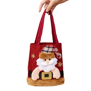 Sac cadeau de Noël en lin rouge avec Père Noël 3D et chapeau à carreaux sur blanc