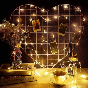 Griglia portafoto a cuore oro rosa con luci a stringa LED calde per decorazioni casa