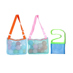 Detail of mesh beach bag with adjustable shoulder strap and large storage capacity