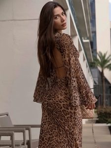Sexy backless leopard print dress with flare sleeves and V-neckline for summer fashion