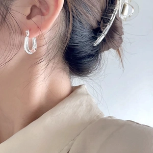 Side view of a model wearing minimalist U-shaped S925 sterling silver geometric earrings