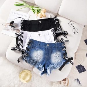 Pantaloncini di jeans Y2K a vita alta neri, bianchi e blu con lacci laterali e frange