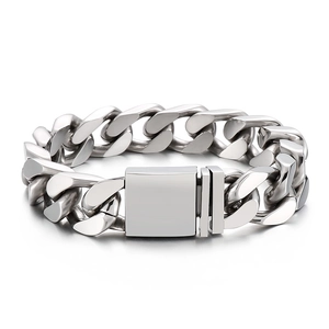 Bracelet gourmette en acier titane argenté poli avec un fermoir carré pour hommes
