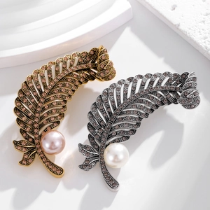 Vintage Feather Brooch Pin Alloy Rhinestone Artificial Pearl Elegant Accessory For Women Suit Dress Wedding Party Luxury